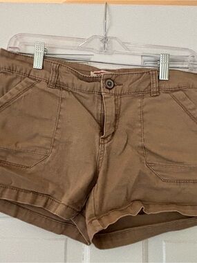 Women’s Cargo-Style Tan Shorts — Casual Everyday Cut